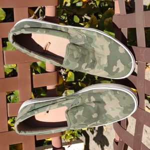 Old Navy Olive Camo Slip-On Canvas Sneakers Shoes 8